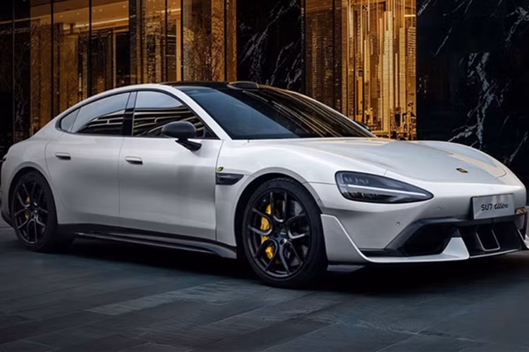 Khách hàng mua Xiaomi SU7 Ultra chạy điện có thể đặt cọc 20.000 nhân dân tệ (tương đương 70 triệu đồng) với tùy chọn hoàn tiền trong vòng 7 ngày, hoặc đặt cọc không hoàn lại 40.000 nhân dân tệ (khoảng 140 triệu đồng) để nhận xe sớm hơn. Khách hàng đặt cọc giai đoạn này sẽ nhận xe từ tháng 4, còn khách đặt trước ở giai đoạn pre-sale sẽ nhận xe vào tháng 3/2025.