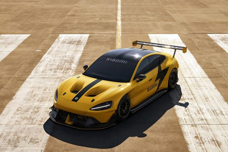 Mức giá xe Xiaomi SU7 Ultra ở giai đoạn pre-sale từ tháng 10/2024 chào bán 814.900 NDT (khoảng 111.800 USD - hơn 2,66 tỷ đồng) tại thị trường quê nhà Trung Quốc.