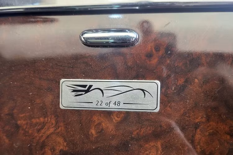 Bentley Mulsanne Le Mans Edition được cho ra đời vào năm 2013 để kỷ niệm 6 chiến thắng của Bentley tại cuộc đua khốc liệt nhất hành tinh là 24 Hours of Le Mans vào năm 1913. Toàn bộ 48 chiếc xe Bentley Mulsanne Le Mans Edition được sản xuất dành riêng cho thị trường Bắc Mỹ.