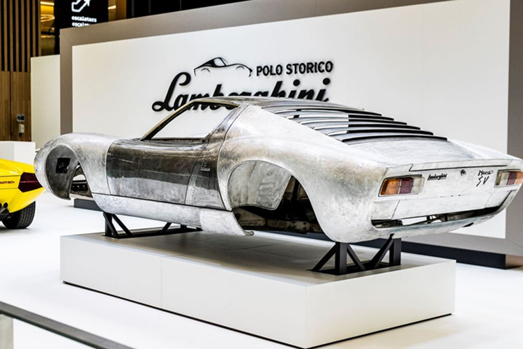 Tuy nhiên, việc phục chế xe cổ là một cách để có thể gìn giữ vẹn nguyên những giá trị trường tồn của những hãng xe, tiếp tục đưa chiếc xe “tồn tại” với thời gian trong nhiều năm tới.