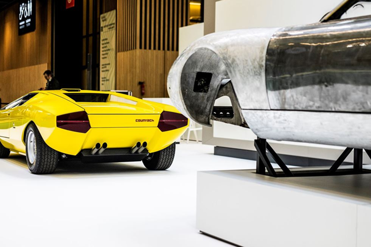 Bước thứ hai của quá trình phục chế chính là tháo dỡ và đội ngũ sẽ tháo chiếc xe ra và kiểm tra các bộ phận còn sử dụng được.