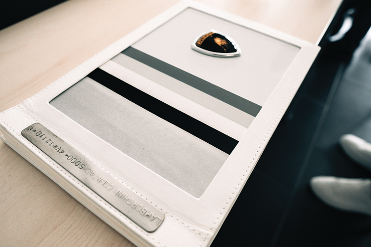 Theo ông Farmeschi chia sẻ, những chiếc xe được đưa đến phục chế sẽ có nhiều kiểu, có thể là một là một mẫu xe rất mới ở bề ngoài nhưng lại rỉ sét ở bên trong, khung có thể bị mục nát cần phải tu sửa, đôi khi là một chiếc xe cũ nhiều năm không sử dụng.