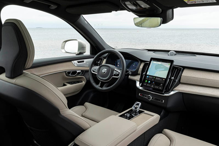 Mẫu xe này được trang bị công nghệ RE-PHEV, trong đó mô-tơ điện đóng vai trò là nguồn lực chính và động cơ đốt trong chỉ hoạt động khi pin gần cạn để mở rộng phạm vi di chuyển. Cơ chế này tương tự như Mazda MX-30 R-EV, mang lại hiệu quả nhiên liệu tối ưu đồng thời duy trì khả năng di chuyển xa cho người sử dụng.