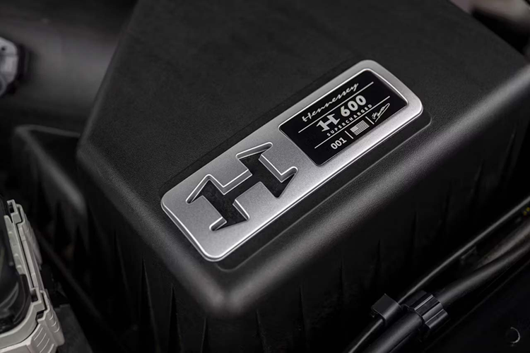 Giờ đây, với công suất 625 mã lực, đây là những chiếc SUV thực sự dành cho người đam mê việc lái xe nhanh, mạnh mẽ và vẫn thực dụng”.