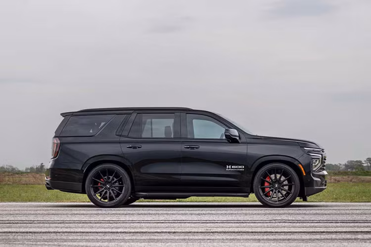 Gói nâng cấp Hennessey H600 chỉ áp dụng cho các mẫu xe trang bị động cơ V8 6.2L, đi kèm lốp Firestone Firehawk Pursuit và phanh trước Brembo 6 piston để xử lý sức mạnh vượt trội.