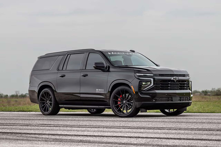 Gói nâng cấp mới nhất của Hennessey độ Chevy Tahoe và Suburban đã biến hai mẫu SUV cỡ lớn trở thành những chiếc xe gia đình hiệu suất cao.