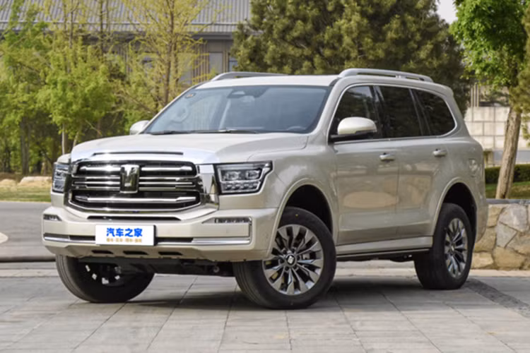 Tương tự đối thủ Nhật Bản, mẫu xe SUV Tank 500 2025 cũng được trang bị nội thất 3 hàng ghế với 7 chỗ ngồi rộng rãi. Trong đó, hàng ghế thứ hai của xe có thể gập theo tỷ lệ 60:40 trong khi hàng ghế cuối gập chỉnh điện 50:50.