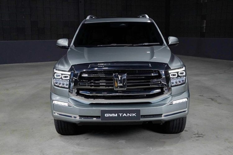 Khác với Toyota Land Cruiser, Tank 500 là xe hybrid. Xe được trang bị động cơ xăng 4 xi-lanh, tăng áp, dung tích 2.0L, tạo ra công suất tối đa khoảng 245 mã lực và mô-men xoắn cực đại 380 Nm.