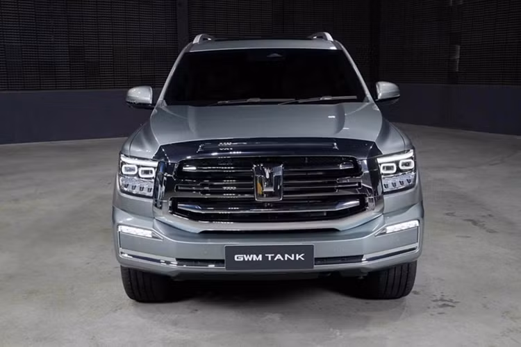 Khác với Toyota Land Cruiser, Tank 500 là xe hybrid. Xe được trang bị động cơ xăng 4 xi-lanh, tăng áp, dung tích 2.0L, tạo ra công suất tối đa khoảng 245 mã lực và mô-men xoắn cực đại 380 Nm.