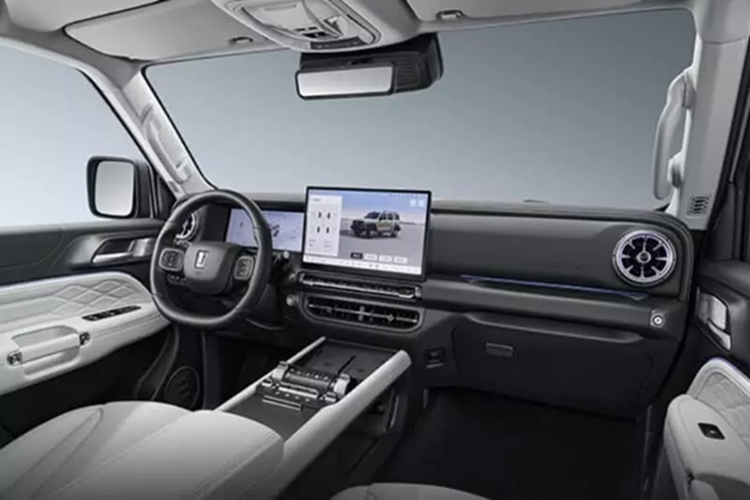 Biến thể chạy bằng xăng có động cơ 2.0T model E20CB với công suất cực đại 167 kW (224 mã lực) và mô-men xoắn cực đại 387 Nm trong khi biến thể chạy bằng dầu diesel có động cơ 2.4T model E24D với công suất cực đại 137 kW (184 mã lực) và mô-men xoắn cực đại 480 Nm.