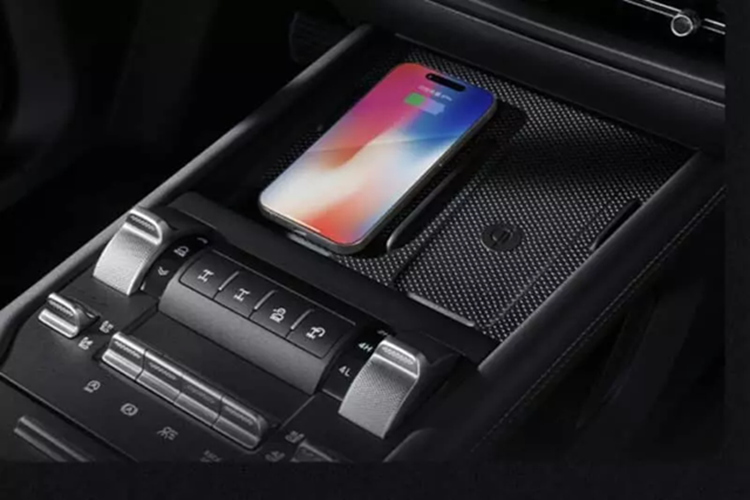 Biến thể plus-in hybrid Hi4-T cũng được trang bị động cơ 2.0T và có phạm vi chạy hoàn toàn bằng điện là 105 km. Ngoài ra, hộp số đến từ loại 9AT đầu tiên do Trung Quốc tự phát triển và hỗ trợ 10 chế độ lái. Vào thời điểm này, các thông số kỹ thuật còn lại của hệ thống truyền động vẫn cần được tiết lộ chính thức.