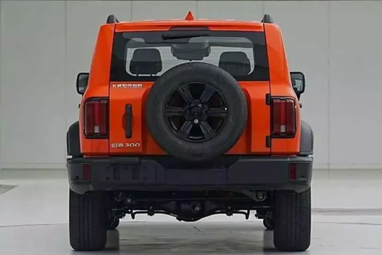 Hệ thống âm thanh được nâng cấp bao gồm 12 loa và chống ồn chủ động, hệ điều hành được hỗ trợ bởi Coffee OS 3 thế hệ thứ ba và ghế ngồi được làm bằng da Nappa. Trong khi các nút bấm vật lý vẫn được giữ nguyên, thiết kế chuyển cột mới và chức năng tương tác bằng giọng nói mạnh mẽ hơn.