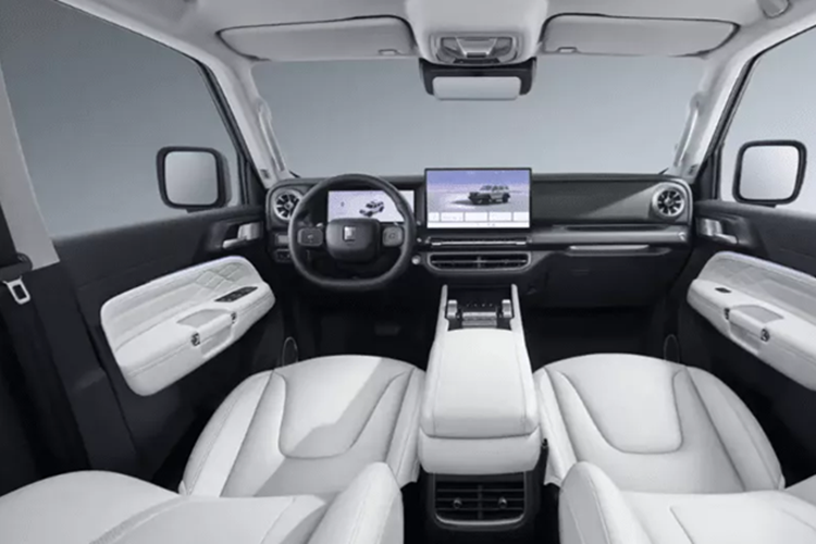 Cả hai phiên bản chạy bằng xăng và dầu diesel đều có tời ở vị trí cản trước. Bậc lên xuống điện và móc kéo là tùy chọn. Kích thước là 4750 (4775)/1930/1903 (1927) mm và chiều dài cơ sở là 2750 mm.