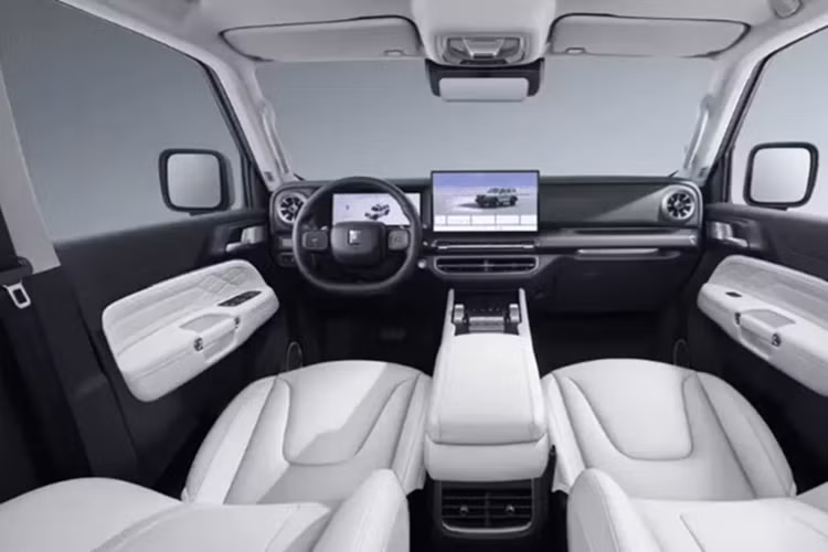 Cả hai phiên bản chạy bằng xăng và dầu diesel đều có tời ở vị trí cản trước. Bậc lên xuống điện và móc kéo là tùy chọn. Kích thước là 4750 (4775)/1930/1903 (1927) mm và chiều dài cơ sở là 2750 mm.