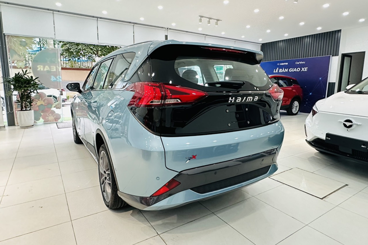 Về mặt an toàn, Haima 7X được trang bị tương đối đầy đủ với 6 túi khí, hệ thống cảm biến đỗ xe trước/sau, camera 360 độ, hỗ trợ đỗ xe tự động, hỗ trợ khởi hành ngang dốc, phanh tay điện tử, giữ phanh tạm thời...