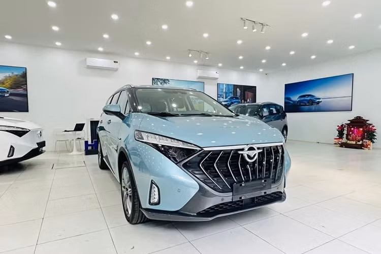 Dù sở hữu nhiều trang bị đáng chú ý, mẫu xe MPV Haima 7X này vẫn chưa tạo được sức hút lớn trên thị trường, nguyên nhân chủ yếu đến từ mức giá cao so với mặt bằng chung, thương hiệu còn xa lạ, số lượng đại lý hạn chế và sự cạnh tranh khốc liệt trong phân khúc.