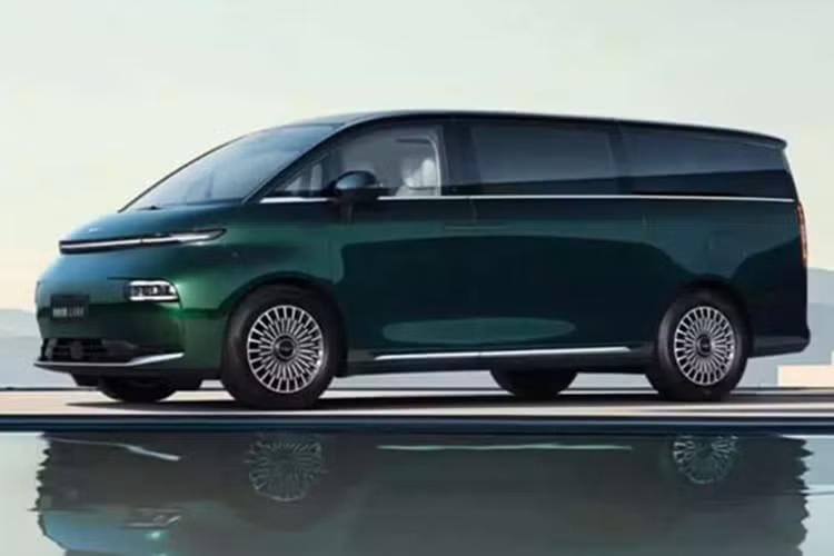 Vào ngày 21/2/2025, mẫu MPV chạy hoàn toàn bằng điện LEVC L380 Land Airbus của Geely Galaxy đã chính thức mở bán trước, có bốn phiên bản với mức giá dao động từ 339.900 – 499.900 nhân dân tệ (47.000 – 69.000 USD, tương đương từ 1.11 - 1,63 tỷ đồng).