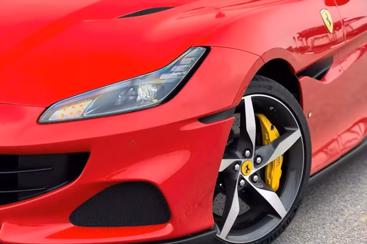 Để đa dạng dòng sản phẩm, vào năm 2008, Ferrari lần đầu công bố 1 dòng xe chuyên mui trần của hãng, họ đặt tên cho nó đơn giản là California, cách gọi này làm sống lại cái tên được sử dụng trên Ferrari 250 GT California Spyder cuối những năm 1950 và 365 California những năm 1960.