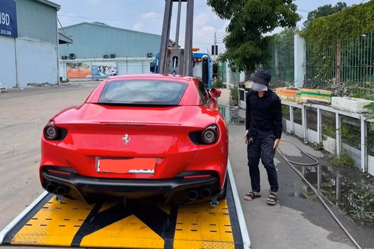 Ngoài ra, phiên bản nâng cấp giữa vòng đời Ferrari Portofino M mui trần còn được trang bị hệ thống kiểm soát trượt ngang Side Slip Control thế hệ thứ 6 tiên tiến nhất và được trang bị hộp số ly hợp kép 8 cấp, với bộ côn nhỏ hơn 20% và có thể chịu được mô-men xoắn lớn hơn 35% so với hộp số 7 cấp trước đây của xe Ferrari Portofino.