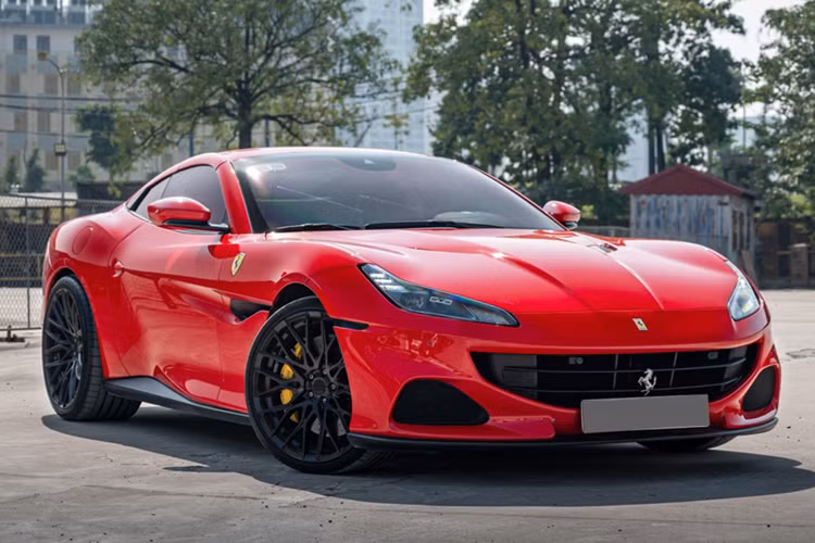 Với sức mạnh này, phiên bản nâng cấp của dòng siêu xe mui trần Ferrari Portofino M có thể tăng tốc từ vị trí xuất phát lên 100 km/h chỉ trong khoảng thời gian 3,45 giây, 0-200 km/h trong 9,8 giây, trước khi đạt tốc độ tối đa 320 km/h.