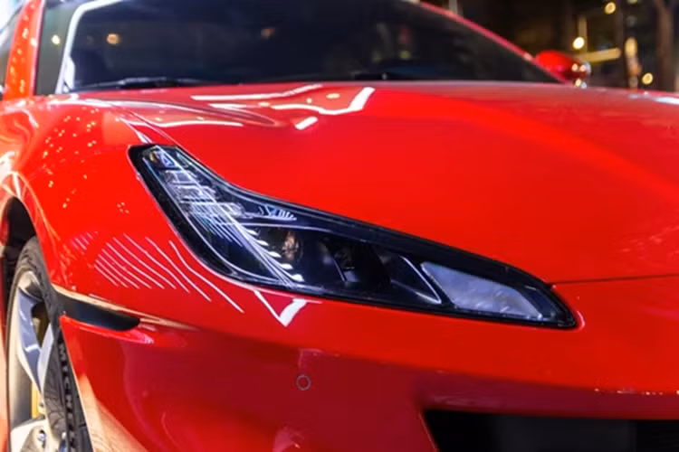 Siêu xe mui trần Ferrari Portofino M vẫn được trang bị khối động cơ V8, tăng áp kép, dung tích 3.9 lít nhưng đã được tinh chỉnh lại nhằm cho công suất tối đa 612 mã lực, tăng 20 mã lực và mô-men xoắn cực đại của siêu xe này là 760 Nm, ngang với chiếc siêu xe Ferrari Roma.