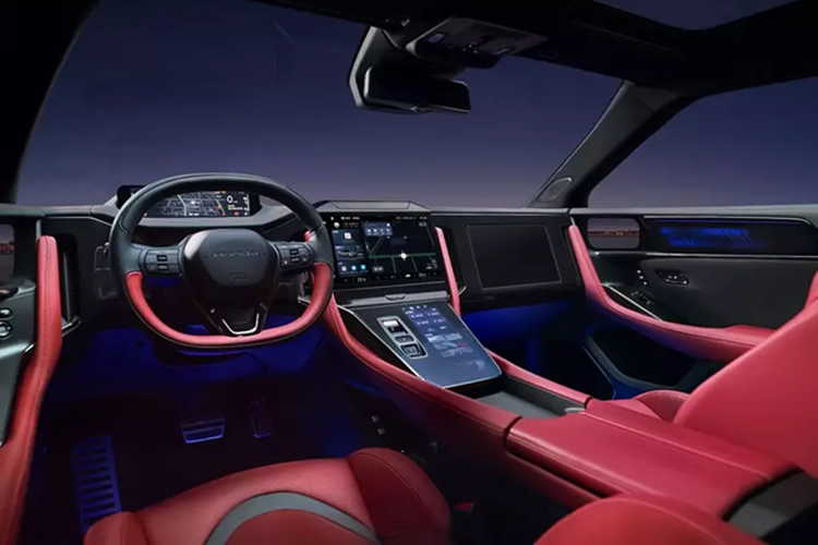 Màn hình dành cho ghế phụ lái này có kích thước lớn và cồng kềnh hơn hầu hết các loại khác mà chúng ta từng thấy. Hiện hai mẫu xe Honda GT mới chỉ dừng ở mức xe concept và chưa đi vào sản xuất đại trà. Hai mẫu GT này thuộc làn sóng thứ hai của dòng xe điện Honda Ye, được thiết kế riêng cho thị trường Trung Quốc.