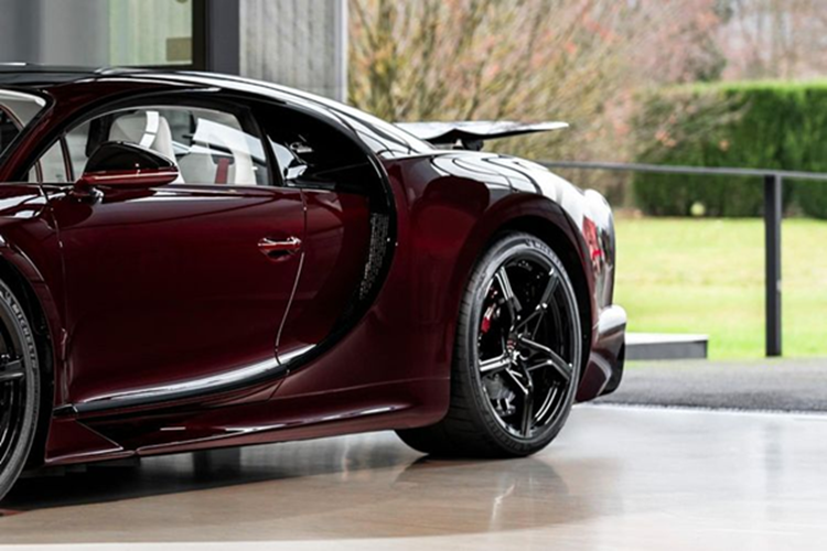 Theo đó, Bugatti Tourbillon vẫn dùng hệ truyền động hybrid bao gồm động cơ xăng V16 8.3L do Cosworth thiết kế với công suất lên tới 1.000 mã lực và mô-men xoắn 900 Nm.