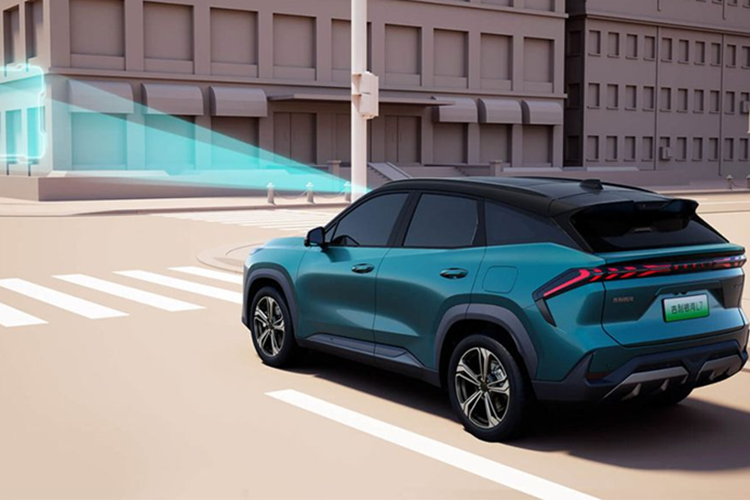 Theo công bố của nhà sản xuất, mức tiêu thụ nhiên liệu của Geely Galaxy L7 EM-i dao động từ 1,05L đến 1,3 L cho 100 km và phạm vi hành trình toàn diện là 1.240 km. Ngoài ra, nhà sản xuất còn cho biết xe mất 20 phút để tăng phạm vi hoạt động từ 30% đến 80% ở chế độ sạc nhanh trong khi sạc chậm mất từ 2,7 đến 3 giờ.