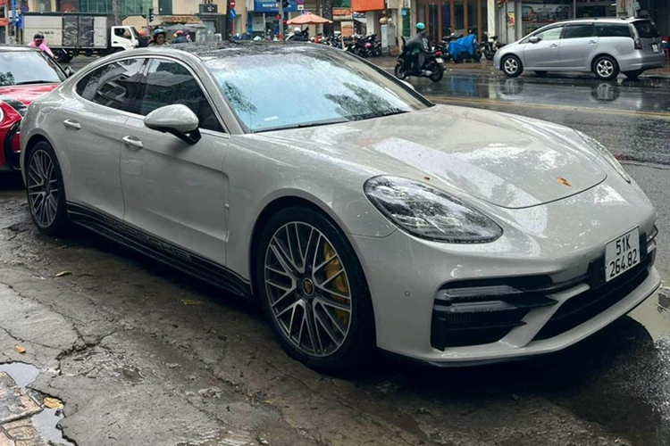 Cung cấp sức mạnh cho Porsche Panamera Turbo S là động cơ V8 dung tích 4.0 lít tăng áp, sản sinh công suất tối đa 630 mã lực và mô-men xoắn cực đại 820 Nm.