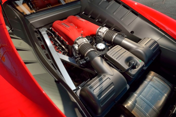 Hiện tại, dòng siêu xe Ferrari F8 Tributo đang thay thế Ferrari 488 GTB, cũng đã bị khai tử. Siêu xe Ferrari F430 được trang bị động cơ V8, dung tích 4.3 lít, sản sinh công suất tối đa 490 mã lực và mô-men xoắn cực đại 465 Nm.