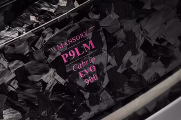 Cụ thể, Mansory đã trang bị cho xe hệ thống tăng áp mới, tinh chỉnh phần mềm điều khiển ECU, ống xả đường kính lớn (98 mm) và bộ làm mát trung gian bằng nước. Công suất xe theo đó cũng tăng lên 888 mã lực và mô-men xoắn đạt 1.050 Nm.