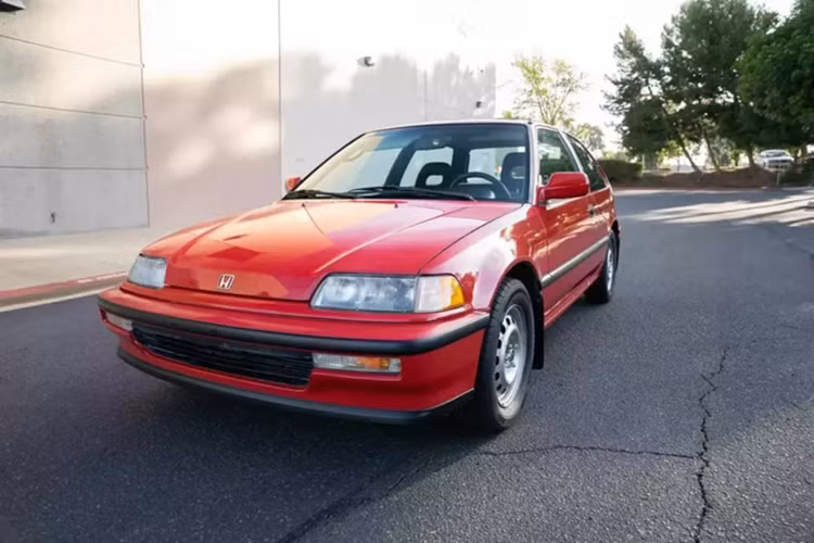  Honda Civic của Nhật Bản từ lâu đã là câu trả lời cho bất kỳ ai tìm kiếm một chiếc xe đơn giản là có thể hoạt động bền bỉ "nồi đồng cối đá".