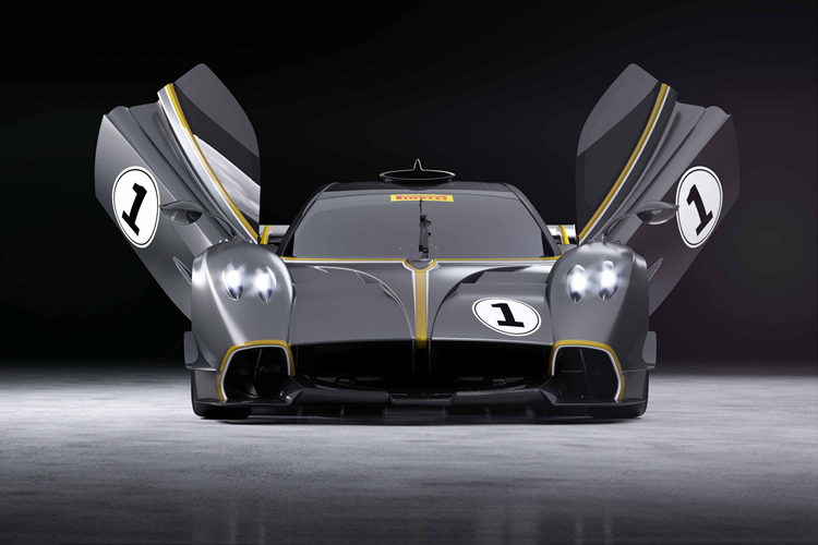 Pagani Huayra R được trang bị khối động cơ hút khí tự nhiên V12 dung tích 6.0L, chế tác riêng với khối lượng chỉ nặng 198 kg.