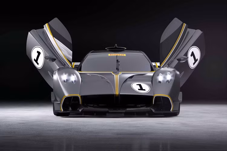 Pagani Huayra R được trang bị khối động cơ hút khí tự nhiên V12 dung tích 6.0L, chế tác riêng với khối lượng chỉ nặng 198 kg.