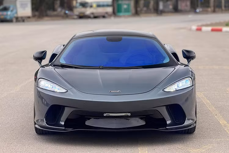 Siêu xe McLaren GT được định vị trên phân khúc của 570S nhưng dưới McLaren 720S, mẫu xe này sẽ cạnh tranh trực tiếp với Aston Martin DB11, Porsche 911 Turbo S hay Bentley Continental GT mới.