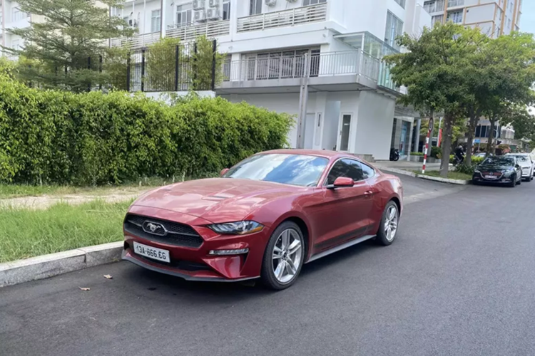 Mới đây, hình ảnh một chiếc xe Ford Mustang biển ngũ quý 6 phiên bản mới nhất đang có mặt tại Việt Nam xuất hiện tại 1 khu đô thị cao cấp ở Thành phố Thủ Đức, TP.HCM đã nhận được sự quan tâm của giới mê xe trong nước, cũng như các tay chơi biển đẹp