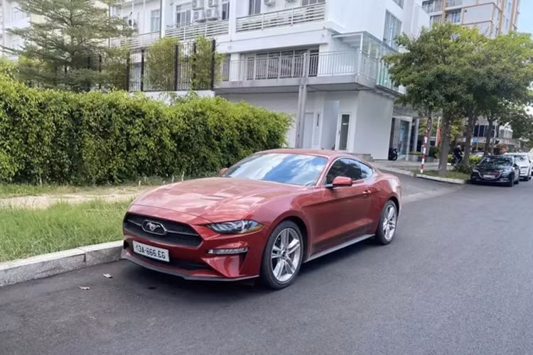 Mới đây, hình ảnh một chiếc xe Ford Mustang biển ngũ quý 6 phiên bản mới nhất đang có mặt tại Việt Nam xuất hiện tại 1 khu đô thị cao cấp ở Thành phố Thủ Đức, TP.HCM đã nhận được sự quan tâm của giới mê xe trong nước, cũng như các tay chơi biển đẹp