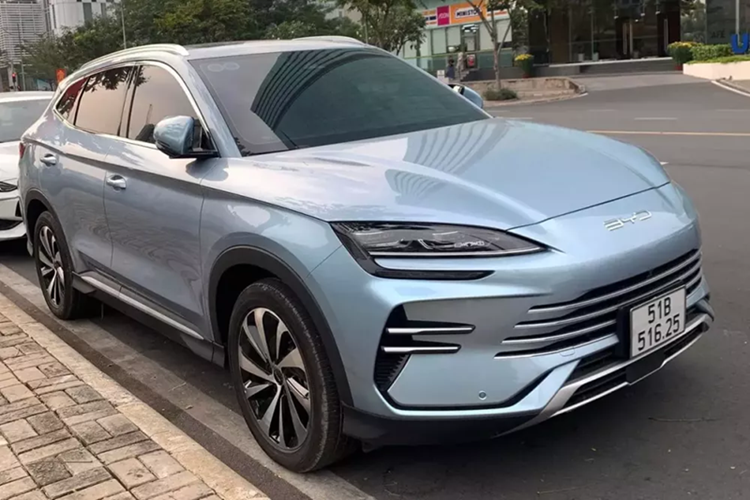 Giá xe BYD Sealion 6 ở Việt Nam vẫn còn là ẩn số nhưng dự kiến sẽ trên 700 triệu đồng. Nhân viên tư vấn bán hàng tại đại lý cho biết BYD Sealion 6 tại Việt Nam sẽ có 2 phiên bản là Dynamic và Premium.