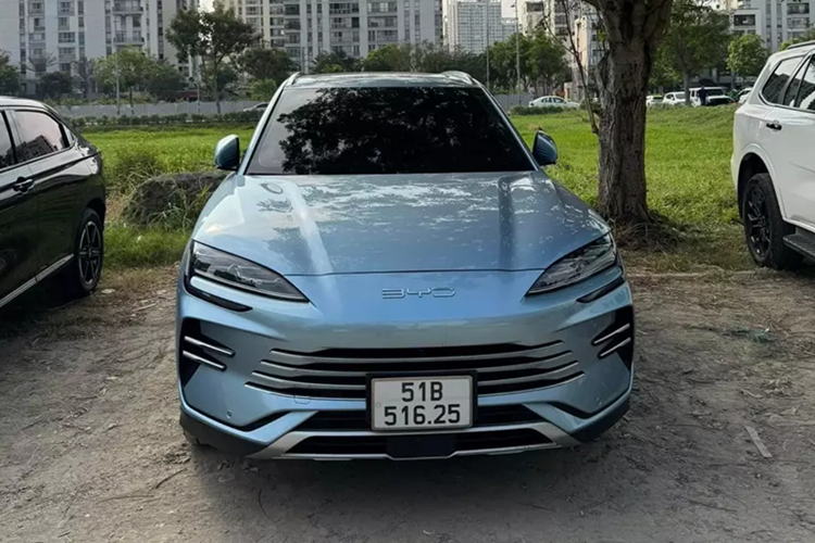 Theo kế hoạch, mẫu xe Trung Quốc BYD Sealion 6 sẽ chính thức được giới thiệu ở Việt Nam sau Tết Nguyên đán. Trước thời điểm trình làng, mẫu SUV BYD Sealion 6 bằng xương bằng thịt đã xuất hiện tại Việt Nam với biển số TP HCMh. Hiện các đại lý BYD ở Việt Nam đã nhận cọc cho mẫu xe này.