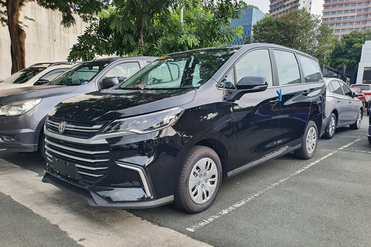 Tùy chọn mâm xe dao động từ mâm sắt 16 inch (bản thấp), đến mâm đúc 17 inch (bản cao cấp). MG G50 ghi điểm với khoang cabin rộng rãi, phù hợp cho nhu cầu sử dụng gia đình đông người hoặc dịch vụ vận chuyển hành khách.