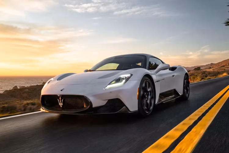 Năm 2020, siêu xe Maserati MC20 Folgore thuần điện lần đầu tiên được công bố, năm ngoái Maserati vẫn giữ cam kết sẽ trình làng MC20 điện trong năm 2025. Tuy nhiên Maserati đã xác nhận hủy bỏ MC20 Folgore.