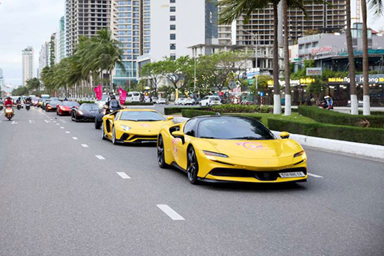 Ngoài ra, dàn xe góp mặt ở sự kiện lần này bao gồm các mẫu xe hot khác như Ferrari SF90 Stradale, Ferrari 488 Pista Spider, Lamborghini Aventador S LP740-4, Aston Martin V8 Vantage, Porsche 911 Turbo S, Morgan Plus Six, Bentley Mulsanne, Bentley Bentayga V8, Cadillac, Lexus LX600 hay BMW 428i.