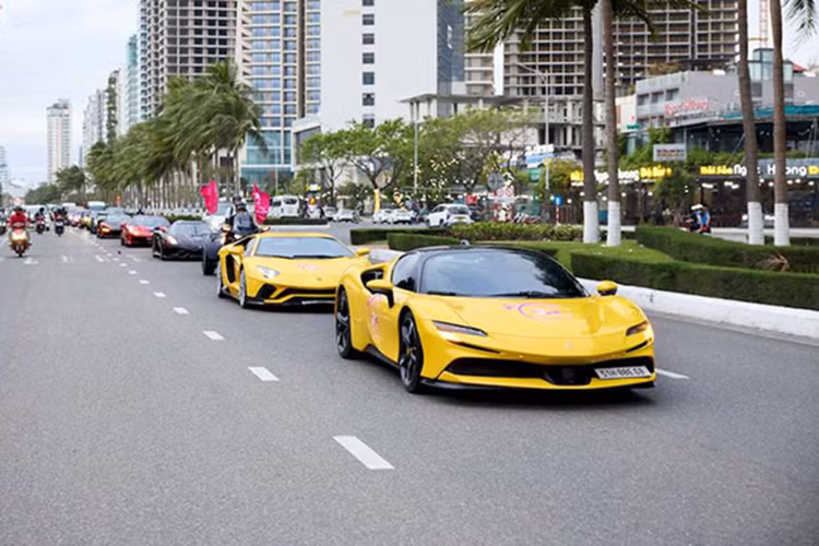 Ngoài ra, dàn xe góp mặt ở sự kiện lần này bao gồm các mẫu xe hot khác như Ferrari SF90 Stradale, Ferrari 488 Pista Spider, Lamborghini Aventador S LP740-4, Aston Martin V8 Vantage, Porsche 911 Turbo S, Morgan Plus Six, Bentley Mulsanne, Bentley Bentayga V8, Cadillac, Lexus LX600 hay BMW 428i.