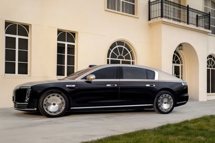 Maextro là thương hiệu ôtô mới do liên minh Huawei và Anhui Jianghuai Automobile Group (JAC) cùng nhau phát triển và S800 là sản phẩm đầu tiên của liên doanh này. Maextro được kỳ vọng sẽ là đối thủ cạnh tranh với các hãng xe sang như: Rolls-Royce, Bentley và Maybach.