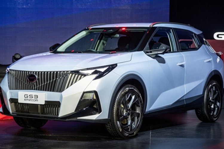 Về vận hành, mẫu xe SUV GAC GS3 vượt trội hơn khá nhiều Toyota Corolla Cross khi sở hữu động cơ xăng 1.5L tăng áp cho công suất tối đa 174 mã lực và mô-men xoắn cực đại 270 Nm. Đi kèm là hộp số ly hợp kép 7 cấp và dẫn động cầu trước.