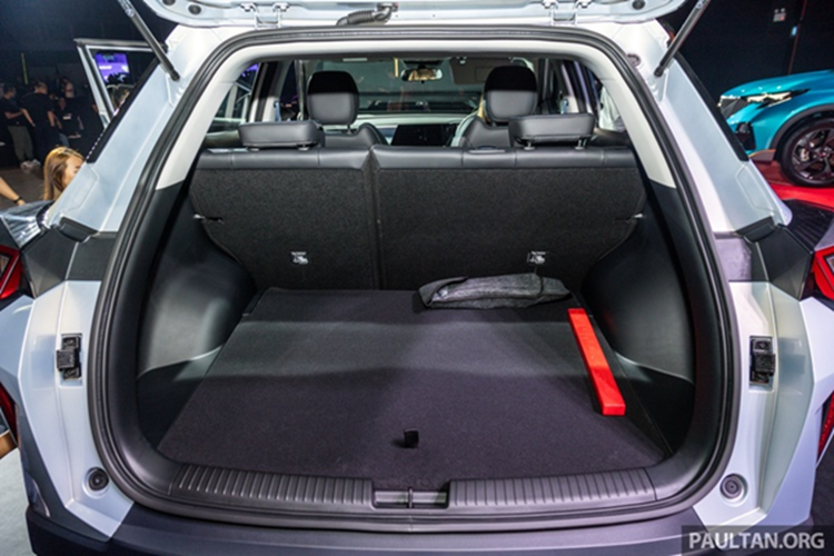 Đặc biệt, gói trang bị ADAS đi kèm các chức năng hỗ trợ lái hiện đại như điều khiển hành trình thích ứng, cảnh báo chệch làn và hỗ trợ định tâm làn đường, cảnh báo tiền va chạm, hỗ trợ phanh khẩn cấp, hỗ trợ lái xe khi tắc đường…