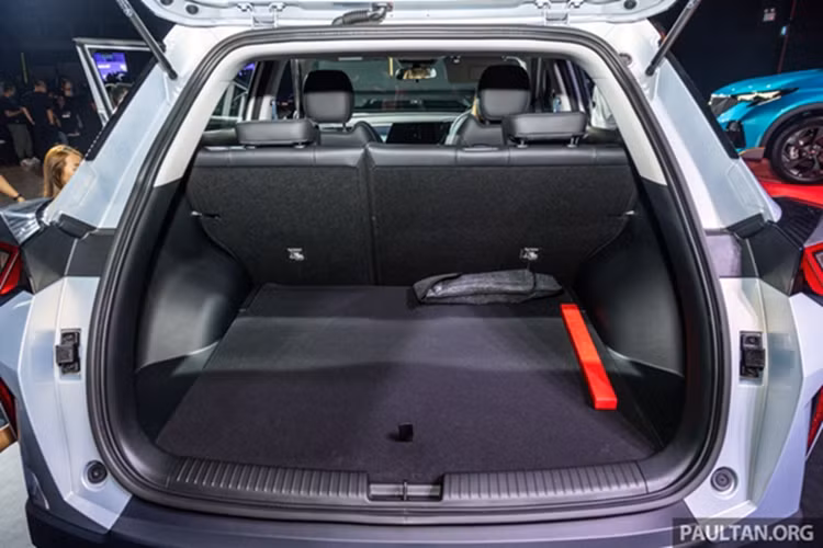 Đặc biệt, gói trang bị ADAS đi kèm các chức năng hỗ trợ lái hiện đại như điều khiển hành trình thích ứng, cảnh báo chệch làn và hỗ trợ định tâm làn đường, cảnh báo tiền va chạm, hỗ trợ phanh khẩn cấp, hỗ trợ lái xe khi tắc đường…