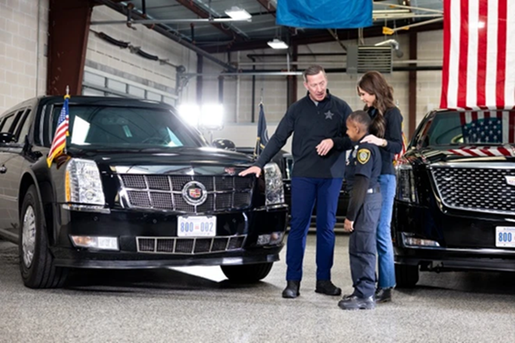 Các chuyên gia nhận định mẫu xe này có thể là bản nâng cấp từ Suburban Shield của GM Defense nhưng được trang bị giáp bảo vệ, kính chống đạn và hệ thống bảo vệ an ninh tên tiến.