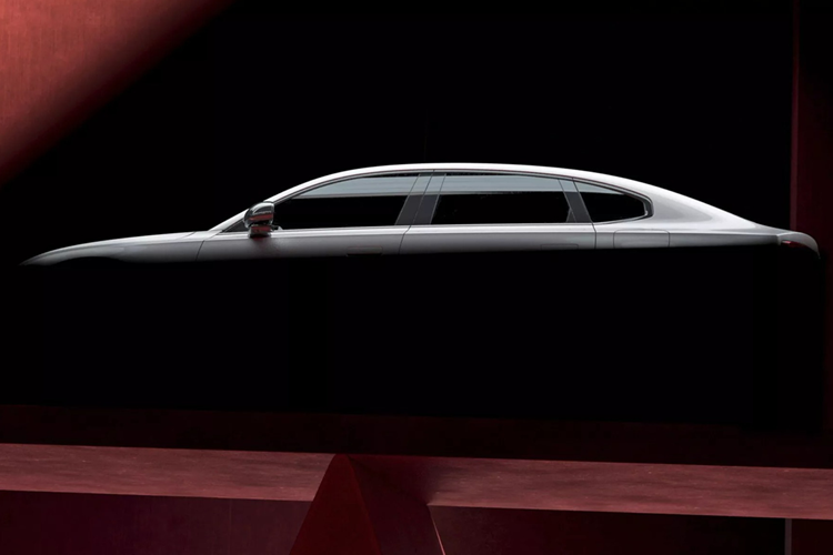 CEO Volvo mô tả ES90 sẽ là một trong những mẫu xe chủ lực của hãng, dự kiến được giới thiệu vào tháng 3 năm nay cùng với SUV thuần điện EX90. Hãng xe Thụy Điển cũng tiết lộ 2 mẫu xe “ăn khách” hiện này sẽ có bản nâng cấp mới, nhiều khả năng là Volvo XC60 và Volvo XC90. Ngoài ra, một mẫu xe PHEV dành riêng cho thị trường Trung Quốc cũng sẽ được chào bán trong năm nay.