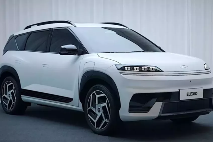 Beijing Hyundai dự kiến sẽ nâng cấp các chức năng hỗ trợ lái tự động cho xe trong năm nay với tính năng ghi nhớ vị trí đỗ xe. Sang năm sau, xe sẽ được bổ sung khả năng hỗ trợ lái trong đô thị. Chưa hết, xe còn sử dụng giải pháp di chuyển thông minh HarmonyOS của hãng điện thoại Huawei. Thông tin về động cơ của mẫu xe điện này vẫn chưa được công bố.